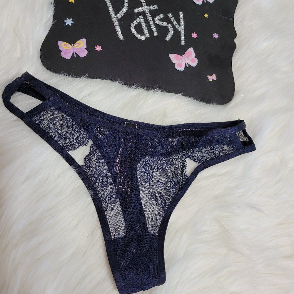 1376 MEDIUM VICTORIA'S SECRET  Black Lace Thong NWT